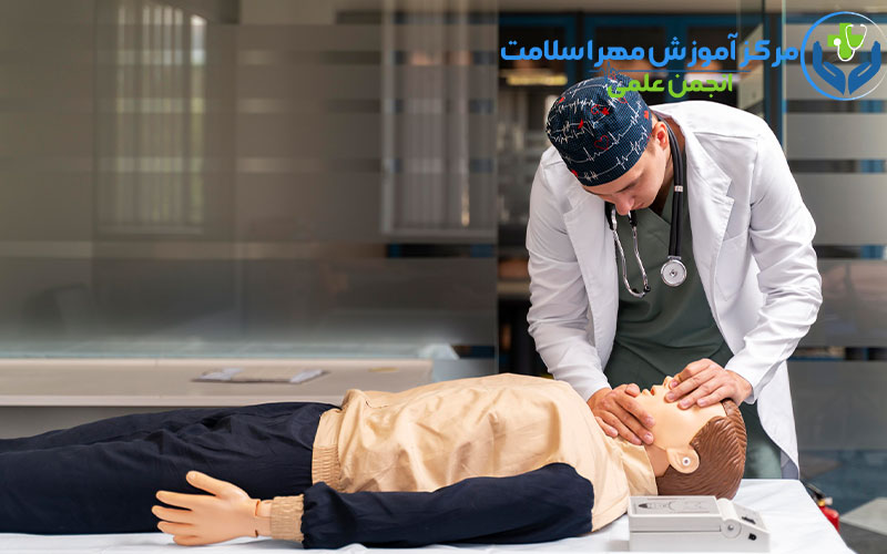  نقش دوره کمک پرستاری در ارتقاء مهارت‌های مراقبتی